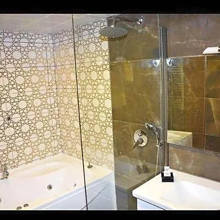Akbak Hotel 3*
